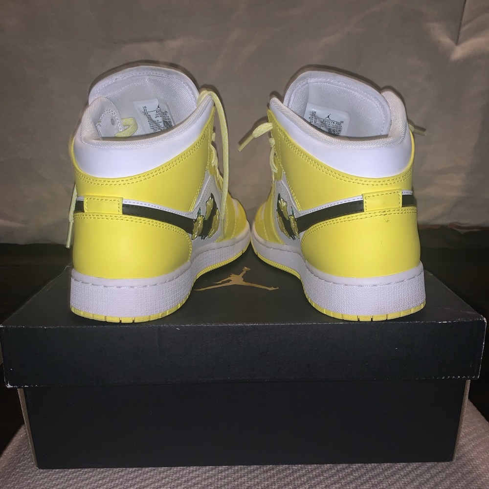 Air Jordan 1 Mid SE GS 'Rose Patch - Dynamic Yellow
